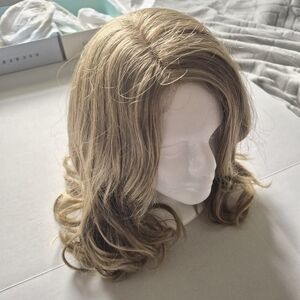 Adjustable Wig - Light Brown / Blonde Wavy Hair EUC Escara Kendra Almond Spice
